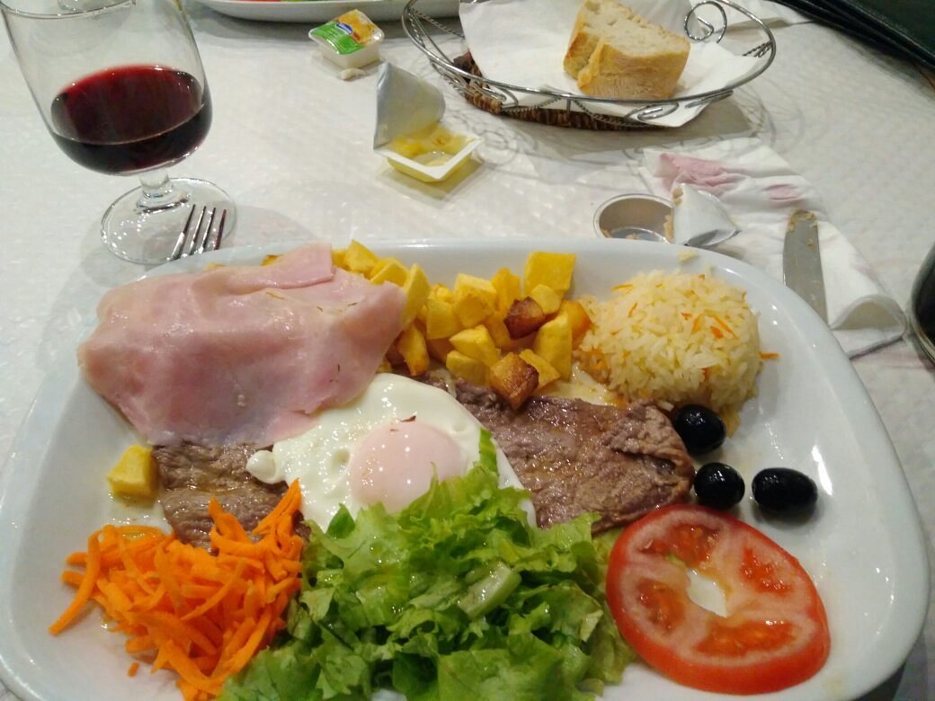Prato de carne servido no Restaurante NAU