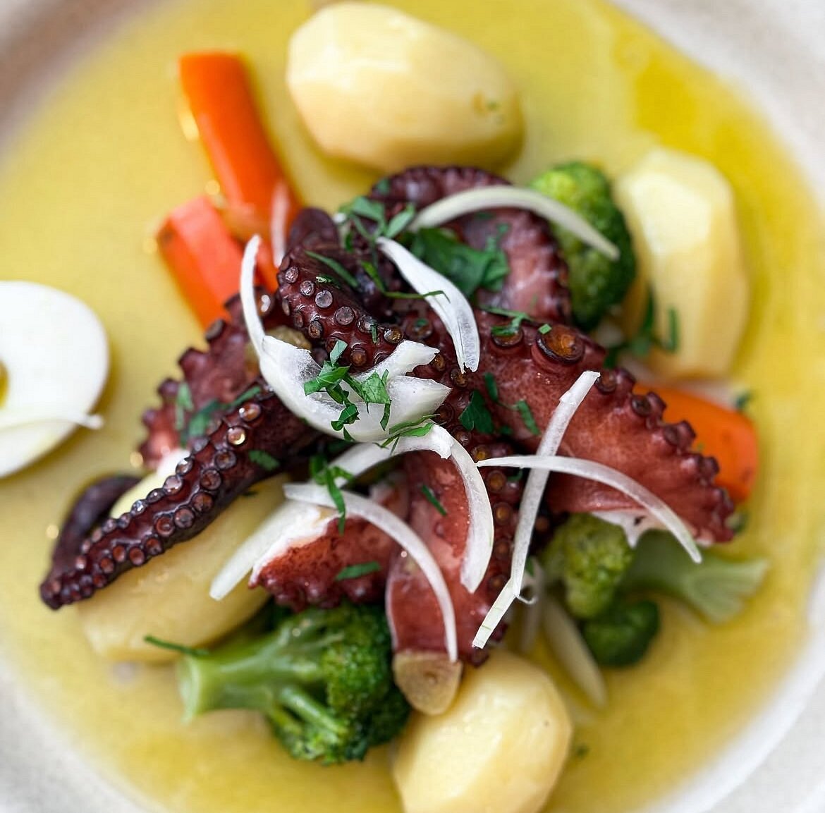 Polvo à portuguesa servido no Restaurante NAU